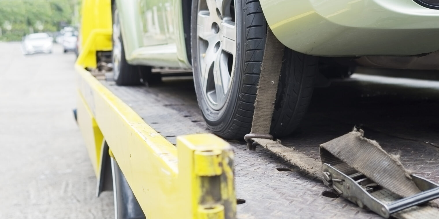 Bezpieczny transport materiałów i pojazdów – na co warto zwrócić uwagę?